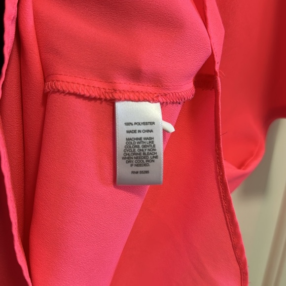 Express Electric Pink Blouse Top Cut Out Shoulder Size Large - Picture 4 of 4